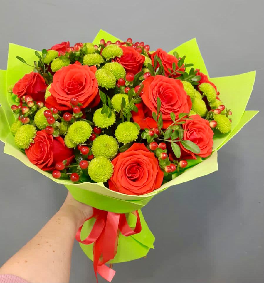 Букет цветов из: Хризантемы и Розы в Пушкино