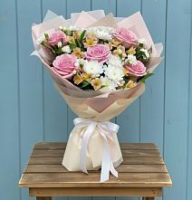 Букет цветов из:  Гвоздики, Орхидеи и Розы в Пушкино