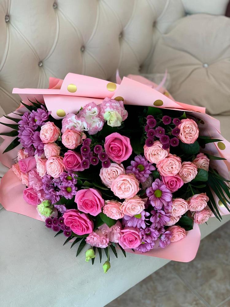 Букет цветов из: Хризантемы, Розы и Лизиантусы в Пушкино