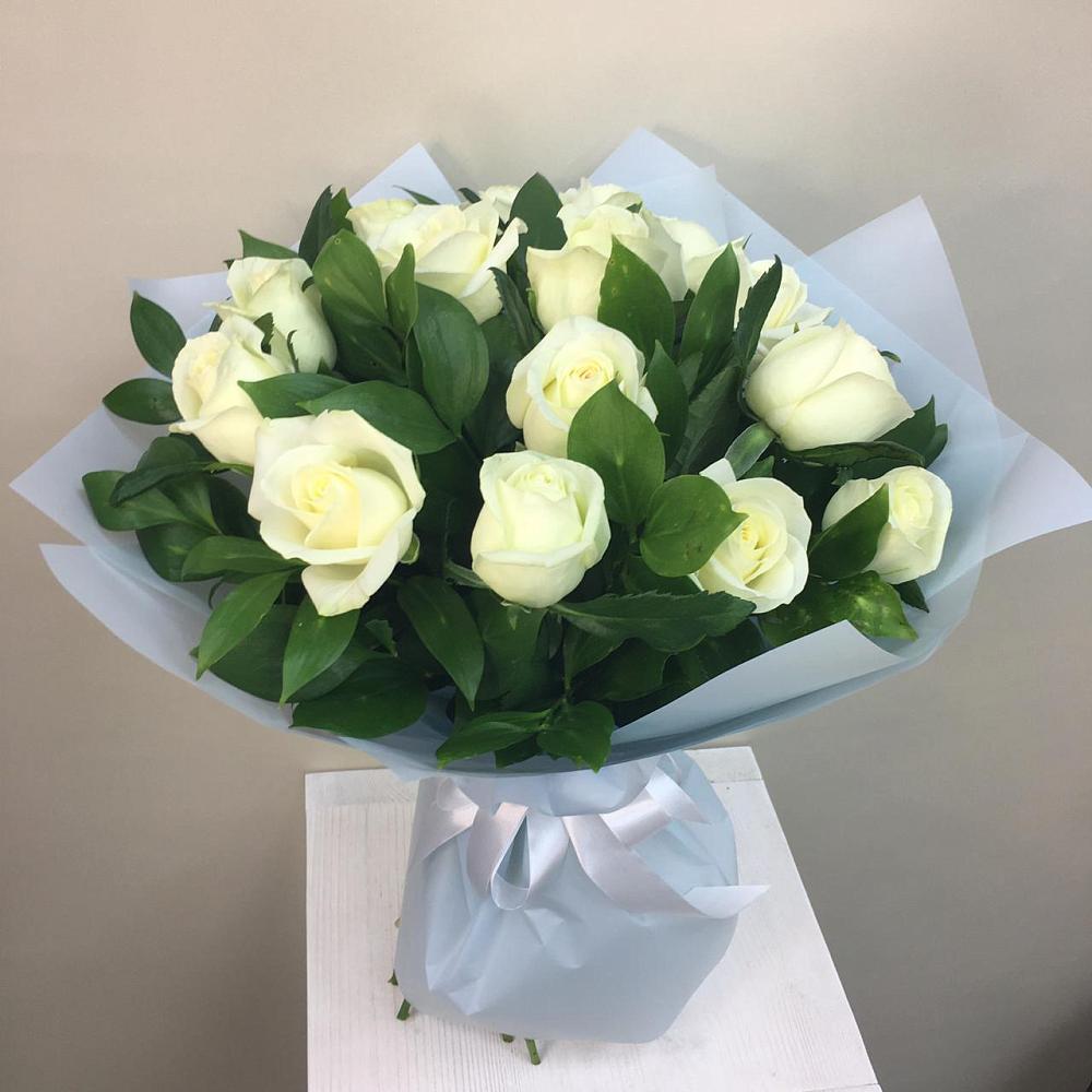 Букет 15 Белых роз Проуд в Пушкино