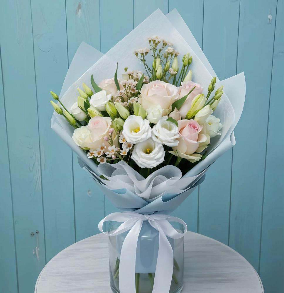 Букет цветов из: Розы и Лизиантусы в Пушкино