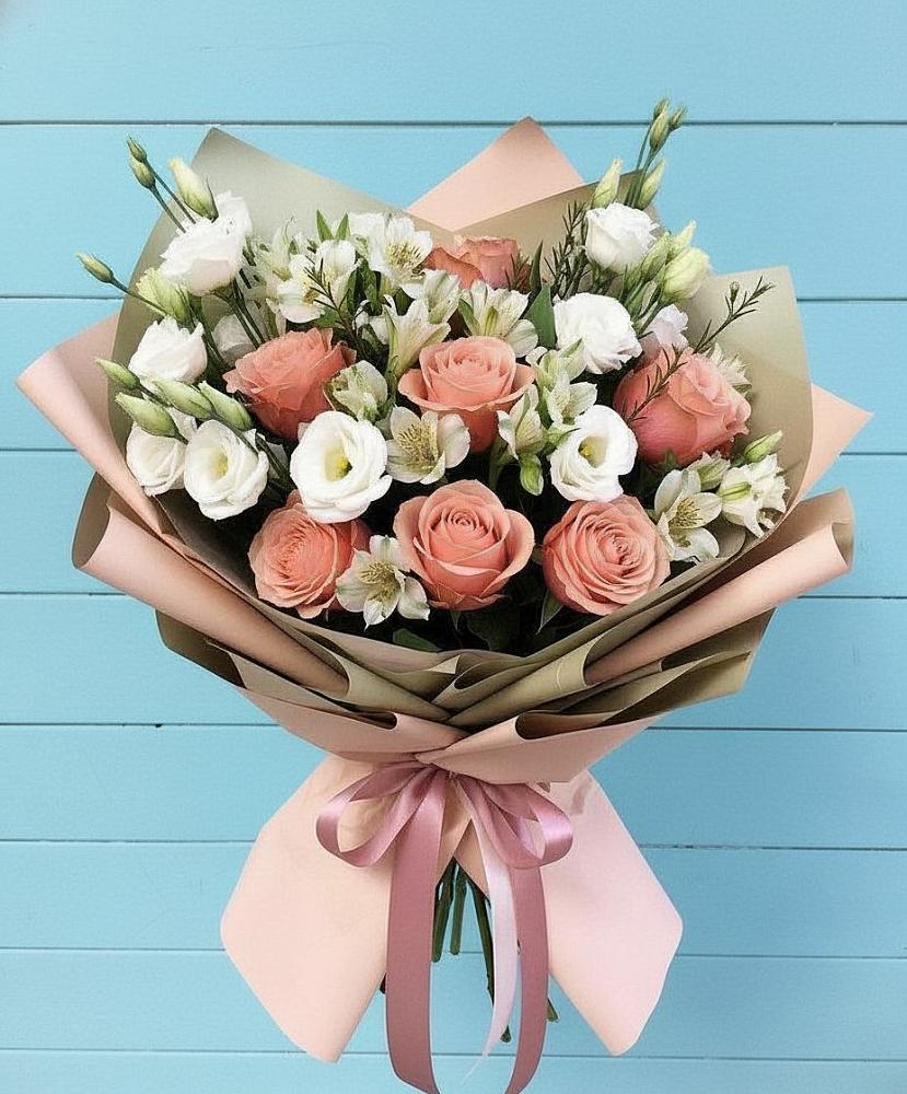 Букет цветов из: Розы, Альстромерии и Лизиантусы в Пушкино
