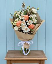 Букет цветов из:  Альстромерии, Лизиантусы, Розы и Хризантемы в Пушкино