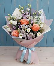 Букет цветов из:  Лизиантусы, Розы, Альстромерии и Гипсофила в Пушкино