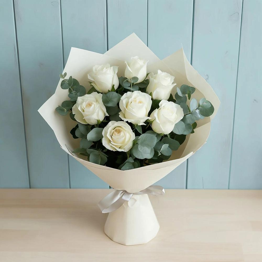Букет Белые розы в Эвкалипте в Пушкино