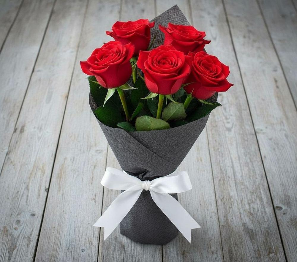 Букет 5 Красных роз Эдлесс Лав в Пушкино