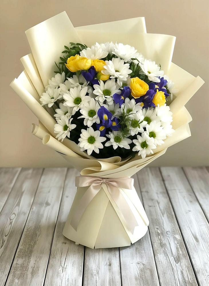 Букет цветов из: Ирисы, Хризантемы и Розы в Пушкино
