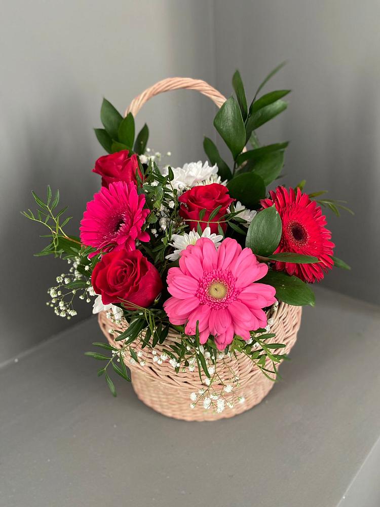 Цветочная композиция из Розы, Хризантемы и Герберы в корзине в Пушкино