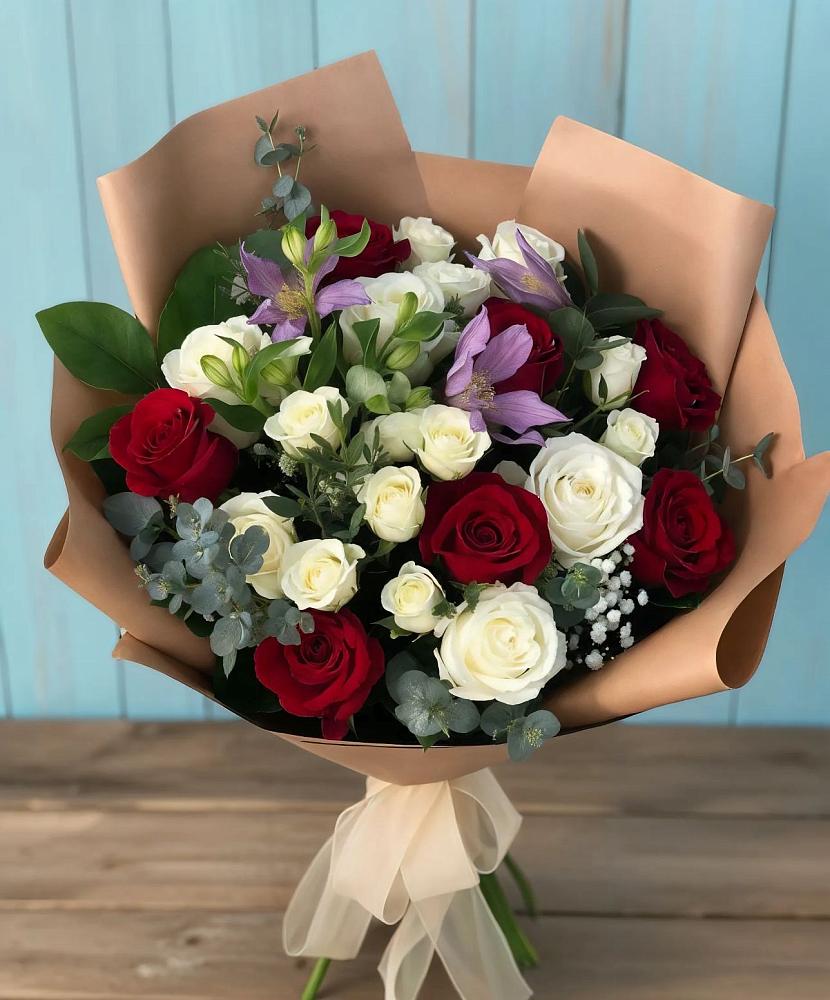 Букет цветов из: Розы и Альстромерии в Пушкино