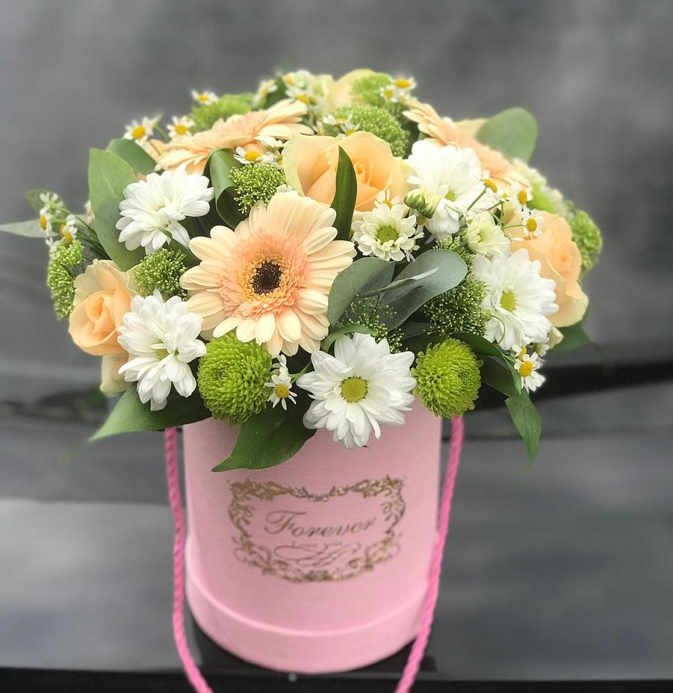 Цветочная композиция из Розы, Герберы и Хризантемы в шляпной коробке в Пушкино